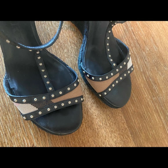 Burberry Studded Check Wedge - Picture 4 of 6